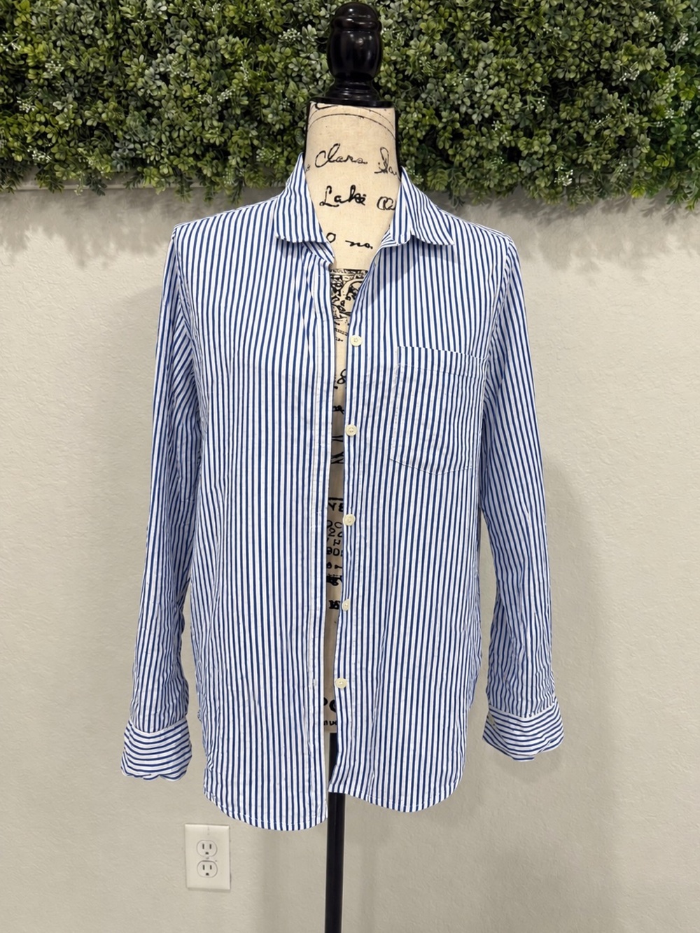 GAP Blue White Striped Button Down Shirt Long Sleeve Classic size M
